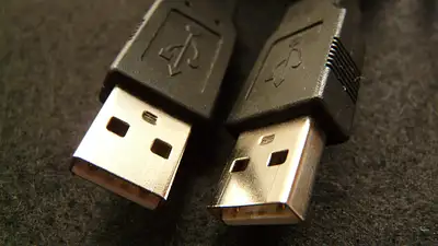 Huby USB i adaptery do laptopów – zwiększ funkcjonalność spr