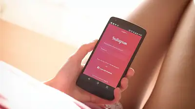 Archiwum postów na Instagramie – jak ukrywać i przywracać tr