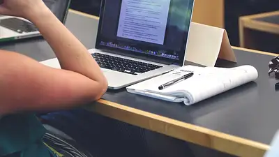 Jak wybrać laptopa? Praktyczny przewodnik 2025